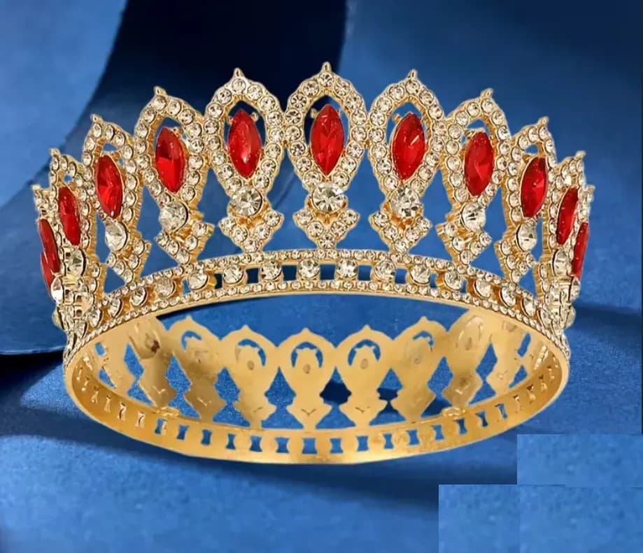 Корона метал. в стиле барокко,золотая с красными камнями, 12,5х5см
