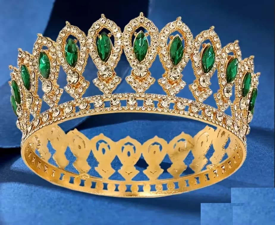Корона метал. в стиле барокко,золотая с изумрудными камнями, 12,5х5см